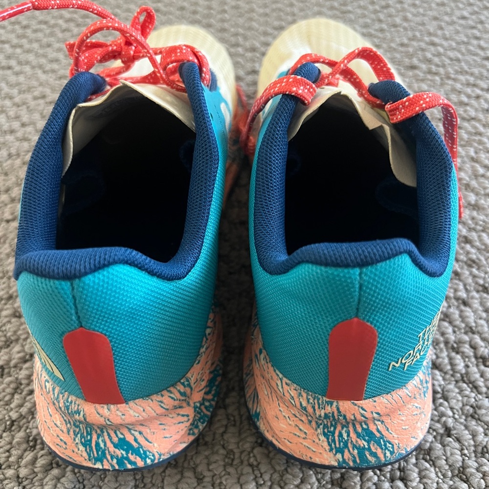 North Face Women’s Vectiv Trail Running Shoes in cream, blue, coral, size 8 - Picture 4 of 7